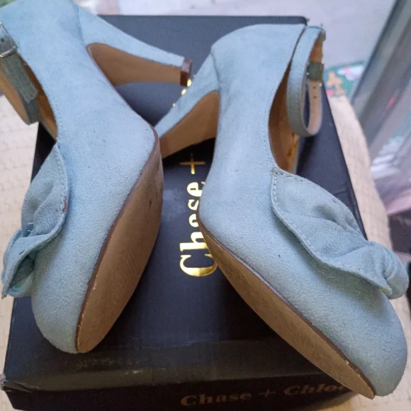 Chase + Chloe Light Blue Heels with Bow Accent.Size 6.New Condition - Picture 4 of 9